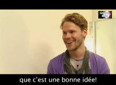 Celebrites-online-interview-qaf-convention-oct-31st-2010-01309.png