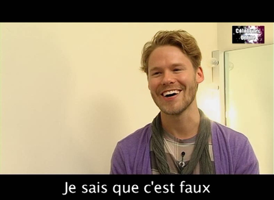 Celebrites-online-interview-qaf-convention-oct-31st-2010-01314.png