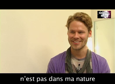 Celebrites-online-interview-qaf-convention-oct-31st-2010-01322.png