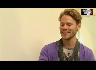 Celebrites-online-interview-qaf-convention-oct-31st-2010-01338.png