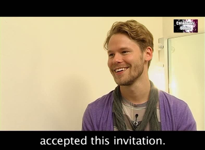 Celebrites-online-interview-qaf-convention-oct-31st-2010-01342.png