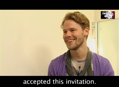 Celebrites-online-interview-qaf-convention-oct-31st-2010-01344.png