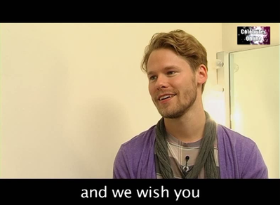 Celebrites-online-interview-qaf-convention-oct-31st-2010-01359.png