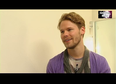 Celebrites-online-interview-qaf-convention-oct-31st-2010-01361.png